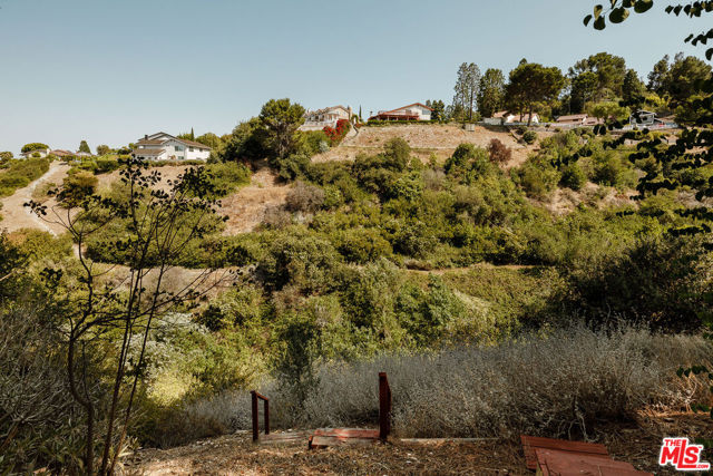 2 Seahurst Road, Rolling Hills Estates CA: https://media.crmls.org/mediaz/bb8bbf4e-caf6-4919-98b8-35972288fa0e.jpg