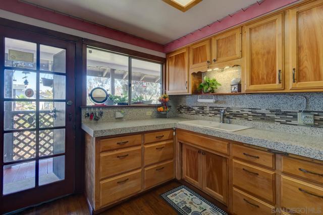 2661 Montclair St, San Diego CA: https://media.crmls.org/mediaz/bb8c2da2-2233-43ce-b9de-258c88d81045.jpg