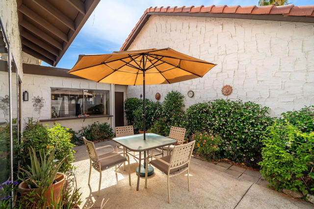 2355 S Gene Autry Trail, Palm Springs CA: https://media.crmls.org/mediaz/bb8c3a43-4771-4f7c-a523-8d2616f81dc1.jpg