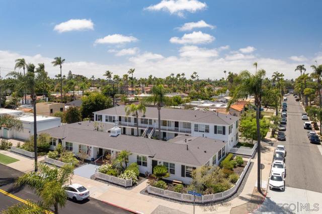 5064 Marlborough Dr, San Diego CA: https://media.crmls.org/mediaz/bb8ca4dc-b99c-4c79-9385-c46fc8072b45.jpg