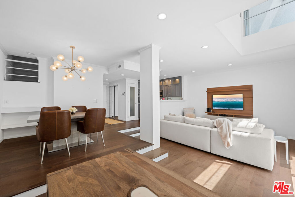 520 S Barrington Avenue #108