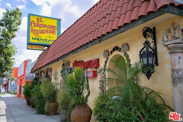 7250 Franklin Avenue, Los Angeles CA: https://media.crmls.org/mediaz/bb8df218-9f74-45eb-8b9c-58981d777ac9.jpg