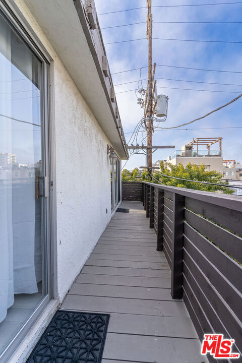 3900 PACIFIC Avenue, Marina del Rey CA: https://media.crmls.org/mediaz/bb8e5f14-4dff-49a4-8f74-fa396f9a923d.jpg