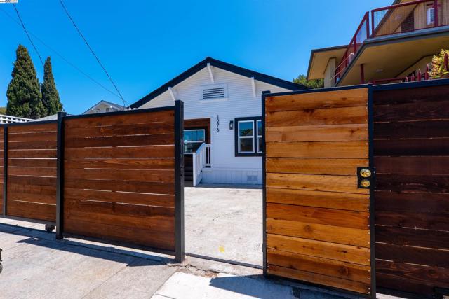 1276 64Th Ave, Oakland CA: https://media.crmls.org/mediaz/bb8eb937-d12f-42cd-9440-b92513e7c877.jpg