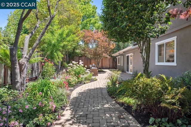 1245 Rimer Dr, Moraga CA: https://media.crmls.org/mediaz/bb8ef105-2789-48bc-a0be-f6ca45a8afcc.jpg