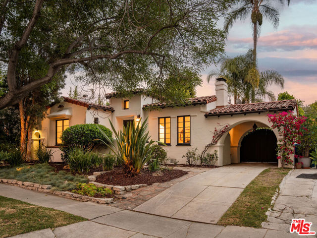 1444 S Sierra Bonita Avenue, Los Angeles CA: https://media.crmls.org/mediaz/bb8efe20-fcb4-4bb5-b9ca-306040dedbe2.jpg