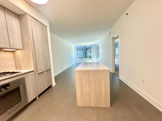 318 Main Street, San Francisco CA: https://media.crmls.org/mediaz/bb8f2941-e9f5-433f-8a9a-28696e14418d.jpg