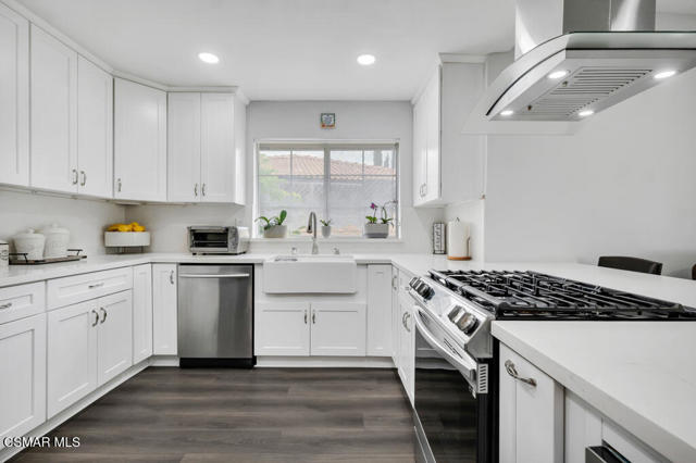 6211 Anastasia Street, Simi Valley CA: https://media.crmls.org/mediaz/bb8fe103-8efb-4894-9ac6-5152b4334cf7.jpg