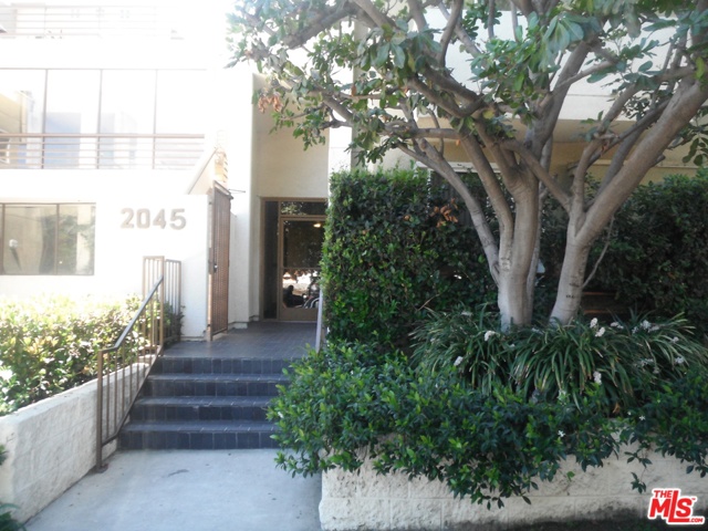 Image 2 for 2045 Beloit Ave #106, Los Angeles, CA 90025