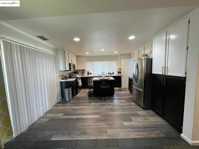 4529 Pronghorn Way, Antioch CA: https://media.crmls.org/mediaz/bb90305d-04c8-45e9-954f-d9c32b41d603.jpg
