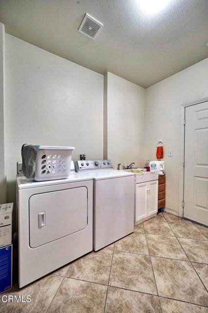 11427 Meridian Road, Lucerne Valley CA: https://media.crmls.org/mediaz/bb905a47-5963-46db-b163-e9fbdd9c7699.jpg