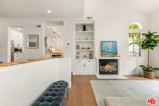 6453 Zuma View Place, Malibu CA: https://media.crmls.org/mediaz/bb905e0d-2883-4b9c-8005-6c210685f21f.jpg