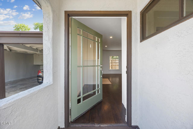 1430 Pepper Drive, Pasadena CA: https://media.crmls.org/mediaz/bb906f43-e58c-42c7-8b7e-0b36a31dcd69.jpg