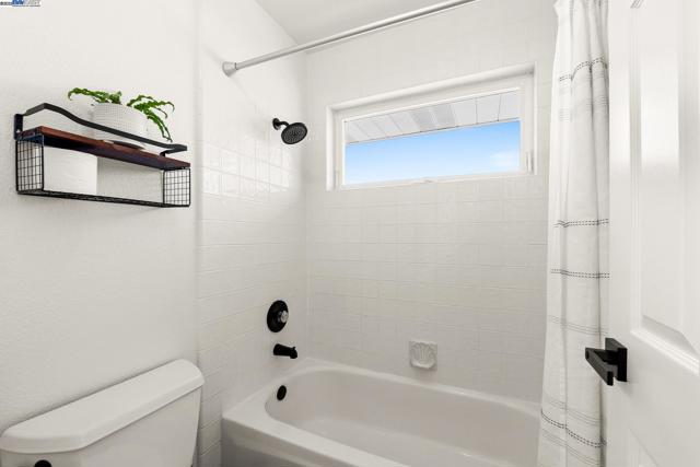 3746 La Costa Ave, Castro Valley CA: https://media.crmls.org/mediaz/bb9092b4-29d7-4029-9690-80e77c58f08e.jpg
