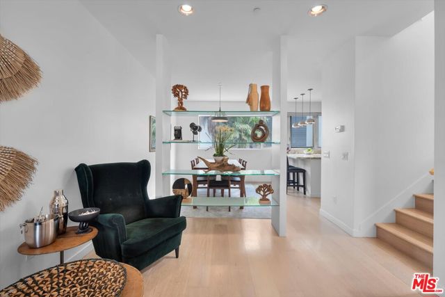 310 Washington Boulevard, Marina del Rey CA: https://media.crmls.org/mediaz/bb91aa05-eed6-4145-b95d-ded71e71e401.jpg