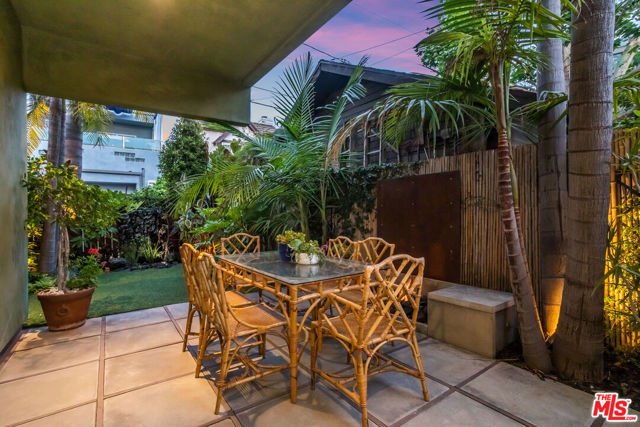 2336 Boone Avenue, Venice CA: https://media.crmls.org/mediaz/bb91b06d-ea5f-4527-8d25-668d4db7533e.jpg