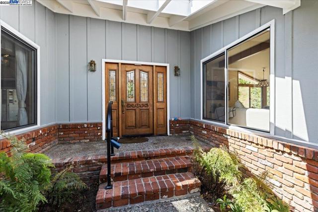 30261 Palomares Rd, Castro Valley CA: https://media.crmls.org/mediaz/bb91f517-8566-4493-85e8-0661b67ae305.jpg