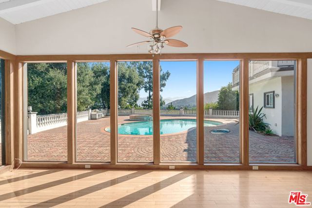 3200 Oakley Drive, Los Angeles CA: https://media.crmls.org/mediaz/bb92a11f-4a16-4708-9b38-14861c1ff5c2.jpg