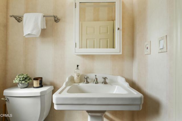 230 Avocado Place, Camarillo CA: https://media.crmls.org/mediaz/bb931c91-5e1d-49a2-9963-4e15286ecdbe.jpg