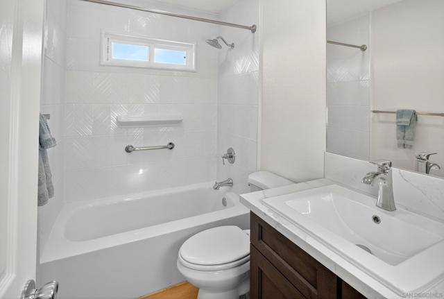 4060 Rosarita Dr, La Mesa CA: https://media.crmls.org/mediaz/bb9323ef-d111-4d3d-be18-4955f0fe769e.jpg