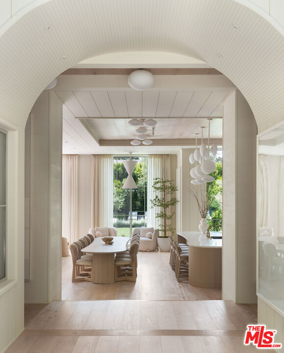 127 S Burlingame Avenue, Los Angeles CA: https://media.crmls.org/mediaz/bb932d5e-9429-4a82-a3dc-68f584978c26.jpg