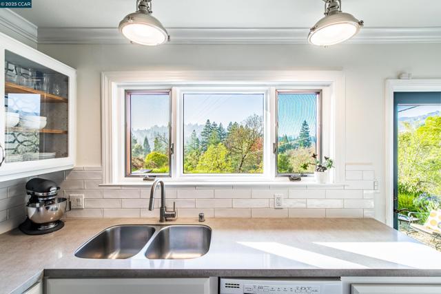 1085 Oak Hill Road #D, Lafayette CA: https://media.crmls.org/mediaz/bb935bfa-eed9-4241-8c6f-a51d92328f22.jpg