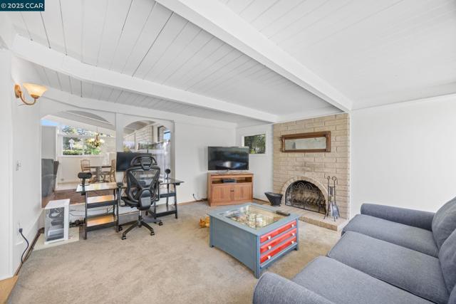 51 Gilrix Dr, Martinez CA: https://media.crmls.org/mediaz/bb93797b-0616-47b8-a063-06e2f714f5d7.jpg