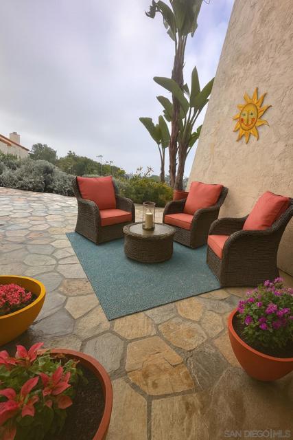 911 Caminito Madrigal, Carlsbad CA: https://media.crmls.org/mediaz/bb938452-7a4d-46b0-930f-ba5d38fe14e8.jpg