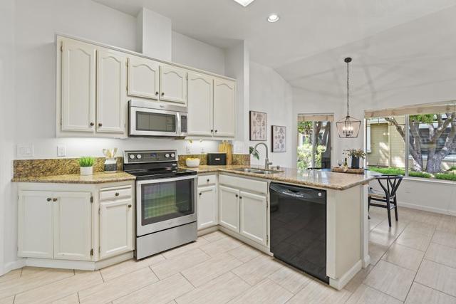 8646 Solera Drive, San Jose CA: https://media.crmls.org/mediaz/bb93e629-0b91-4301-8ce7-2582fb126984.jpg