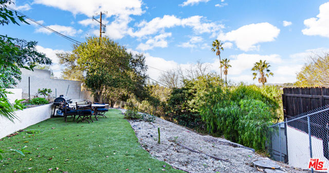4707 Bedel Street, Woodland Hills CA: https://media.crmls.org/mediaz/bb94395c-2411-40d6-9edd-50c27785e46c.jpg