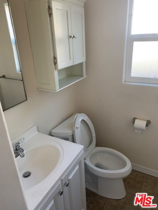 12022 W Washington Boulevard, Los Angeles CA: https://media.crmls.org/mediaz/bb9477e7-79cc-4f43-8c27-51c9151808e1.jpg
