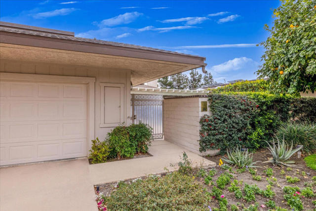 19 Colgate Drive, Rancho Mirage CA: https://media.crmls.org/mediaz/bb947a25-c46e-4422-8b22-a45b1de58a6b.jpg
