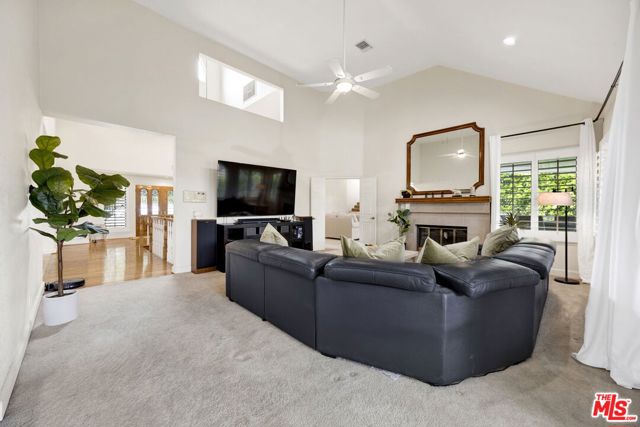 2200 Shenandoah Lane, Glendora CA: https://media.crmls.org/mediaz/bb9582bb-34b2-4045-a153-3b4adb99c1fd.jpg