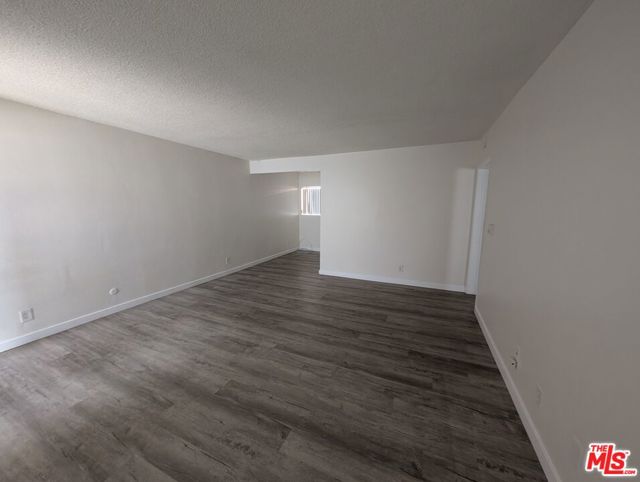 2120 Carmona Avenue, Los Angeles CA: https://media.crmls.org/mediaz/bb958fe7-0f30-4bcf-a365-32fb443deb46.jpg