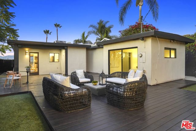 3838 Buena Park Drive, Studio City CA: https://media.crmls.org/mediaz/bb9602bb-89db-496d-9302-301c3e79c3ba.jpg