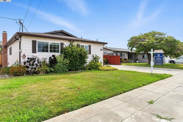 35458 Orleans Dr, Newark CA: https://media.crmls.org/mediaz/bb960420-06dd-4345-ad69-6dae0a5f7b2a.jpg