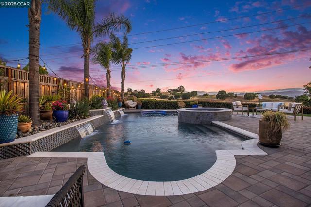 4001 Browning Dr, Concord CA: https://media.crmls.org/mediaz/bb962019-0b8b-4a68-a767-e7cdf928dea2.jpg