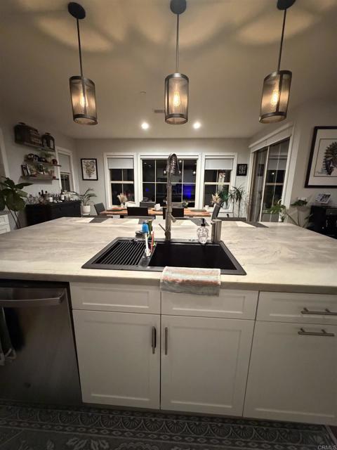 Detail Gallery Image 6 of 39 For 1247 Corte Mendi, Chula Vista,  CA 91913 - 4 Beds | 3/1 Baths