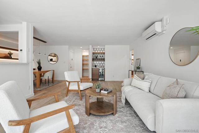 222 Quince St, San Diego CA: https://media.crmls.org/mediaz/bb96afda-df24-4291-afec-7d02dff10a89.jpg