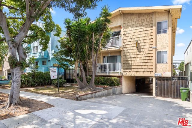 3329 Keystone Avenue, Los Angeles CA: https://media.crmls.org/mediaz/bb97280c-153e-4259-ba8d-29f9290df243.jpg