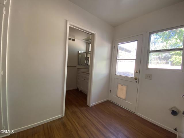 10315 Mcbroom Street, Sunland CA: https://media.crmls.org/mediaz/bb972e40-bfa4-4d87-913c-6424a6582500.jpg