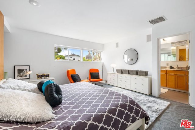 3229 Rosewood Avenue, Los Angeles CA: https://media.crmls.org/mediaz/bb977fd2-8a49-4c23-94a2-8d1b371e8b7a.jpg