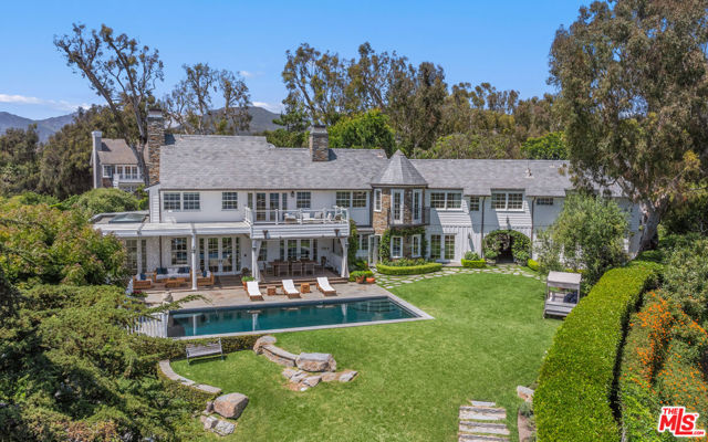 6825 Zumirez Drive, Malibu CA: https://media.crmls.org/mediaz/bb9806bd-5c03-4d16-84a7-f288b97b0e7e.jpg