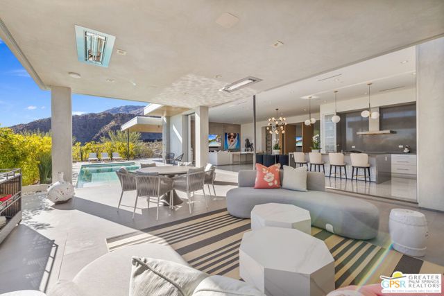 2381 Vista Palizada Drive, Palm Springs CA: https://media.crmls.org/mediaz/bb982c31-daf2-44f9-be37-423d4ca754cc.jpg