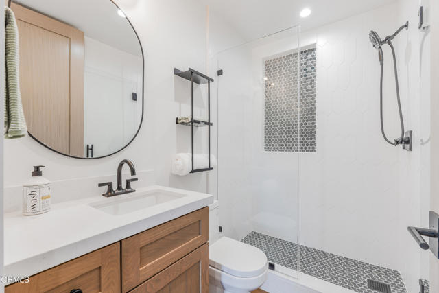 265 W Kelly Road, Thousand Oaks CA: https://media.crmls.org/mediaz/bb98d5cf-0397-45b2-8506-39410d27d060.jpg