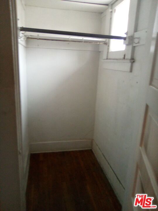 815 W 50th Street, Los Angeles CA: https://media.crmls.org/mediaz/bb994031-8624-405a-907d-32b5324ea764.jpg