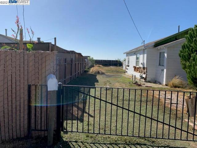 3339 Baumberg Avenue, Hayward CA: https://media.crmls.org/mediaz/bb996b70-f49b-463a-bc28-264dad557b12.jpg
