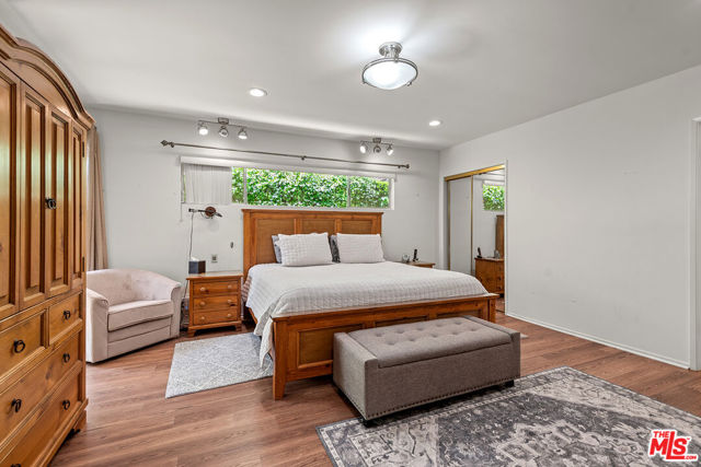 1109 Chantilly Road, Los Angeles CA: https://media.crmls.org/mediaz/bb996b7d-9847-4dda-9953-925541d7dbfe.jpg