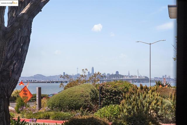2 Commodore DR, Emeryville CA: https://media.crmls.org/mediaz/bb9a3839-5eea-49e4-8ac1-a4312c65caed.jpg