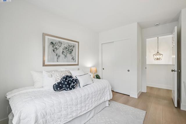 101 Carob Ln, Alameda CA: https://media.crmls.org/mediaz/bb9a5094-e642-407f-b6a3-a3f2826b1dfb.jpg